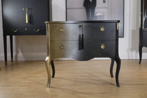 Kommode schwarz-weiß mit Gold – gustavianisch, Haupt-Stil