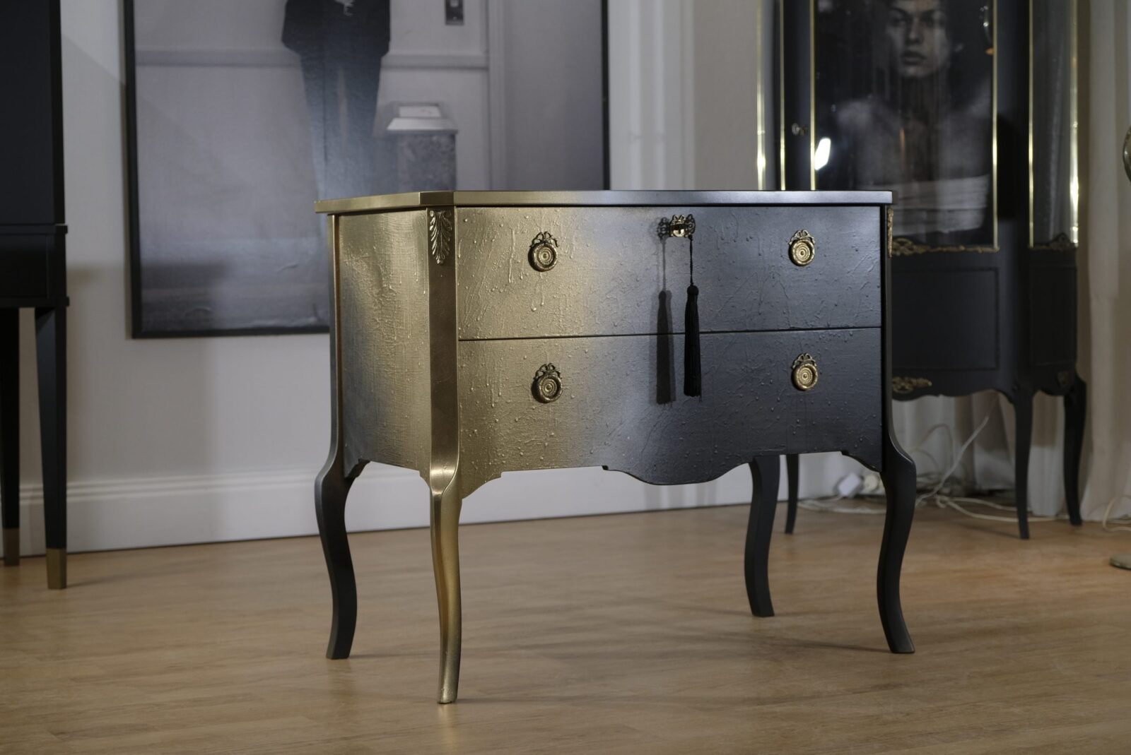 Cómoda preto e branco com dourado – gustaviana, estilo Haupt