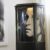 vitrinskap-331 Vitrine schwarz mit Messingdetails – Louis-seize, antik