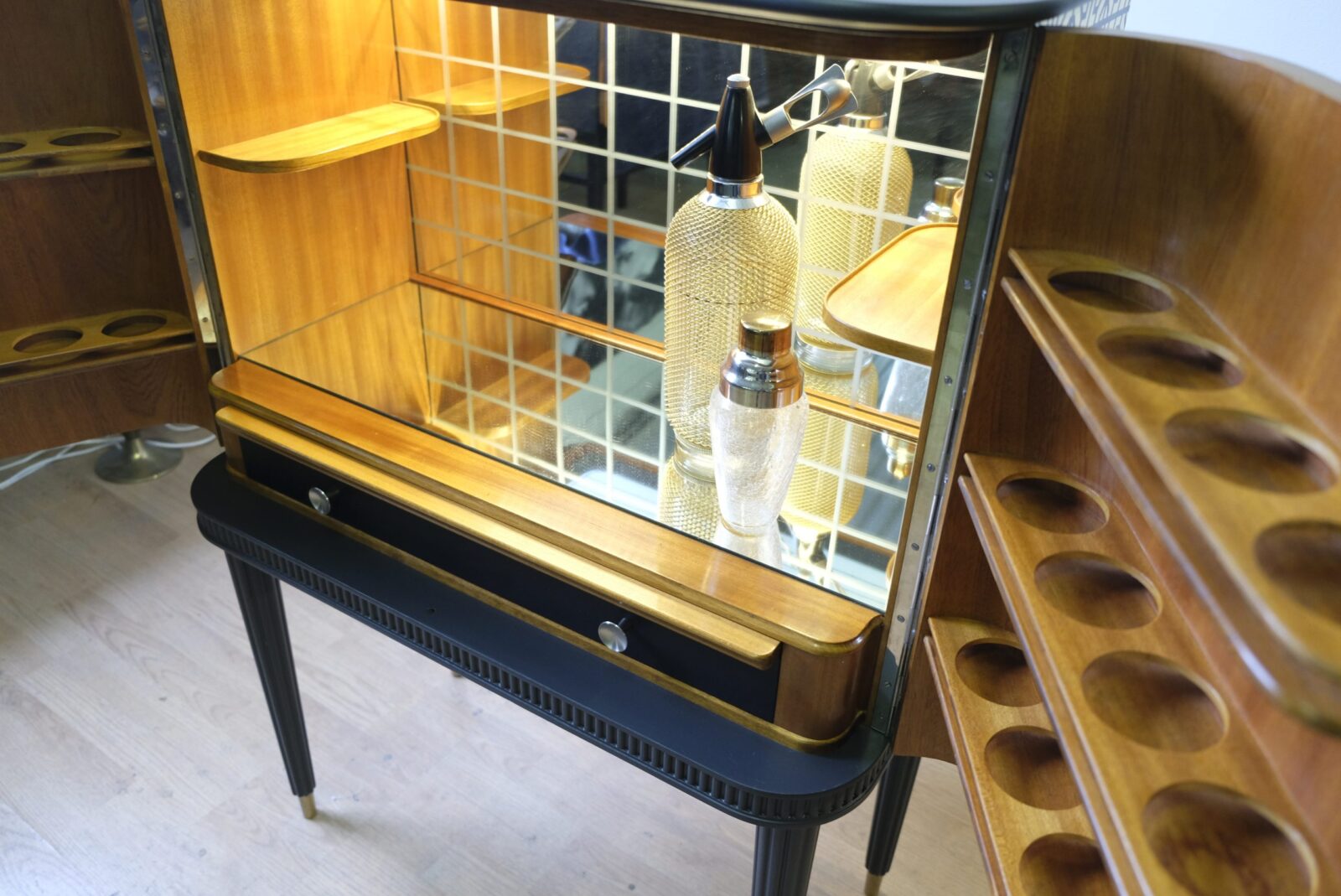 Barschrank schwarz-weiß – Swedish Grace, 1940er
