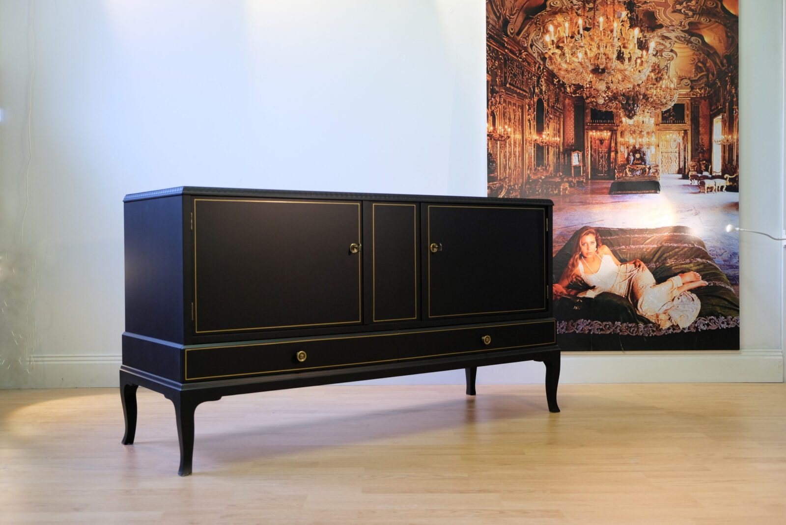 Sideboard schwarz samtmatt mit Gold – Art déco, 1935