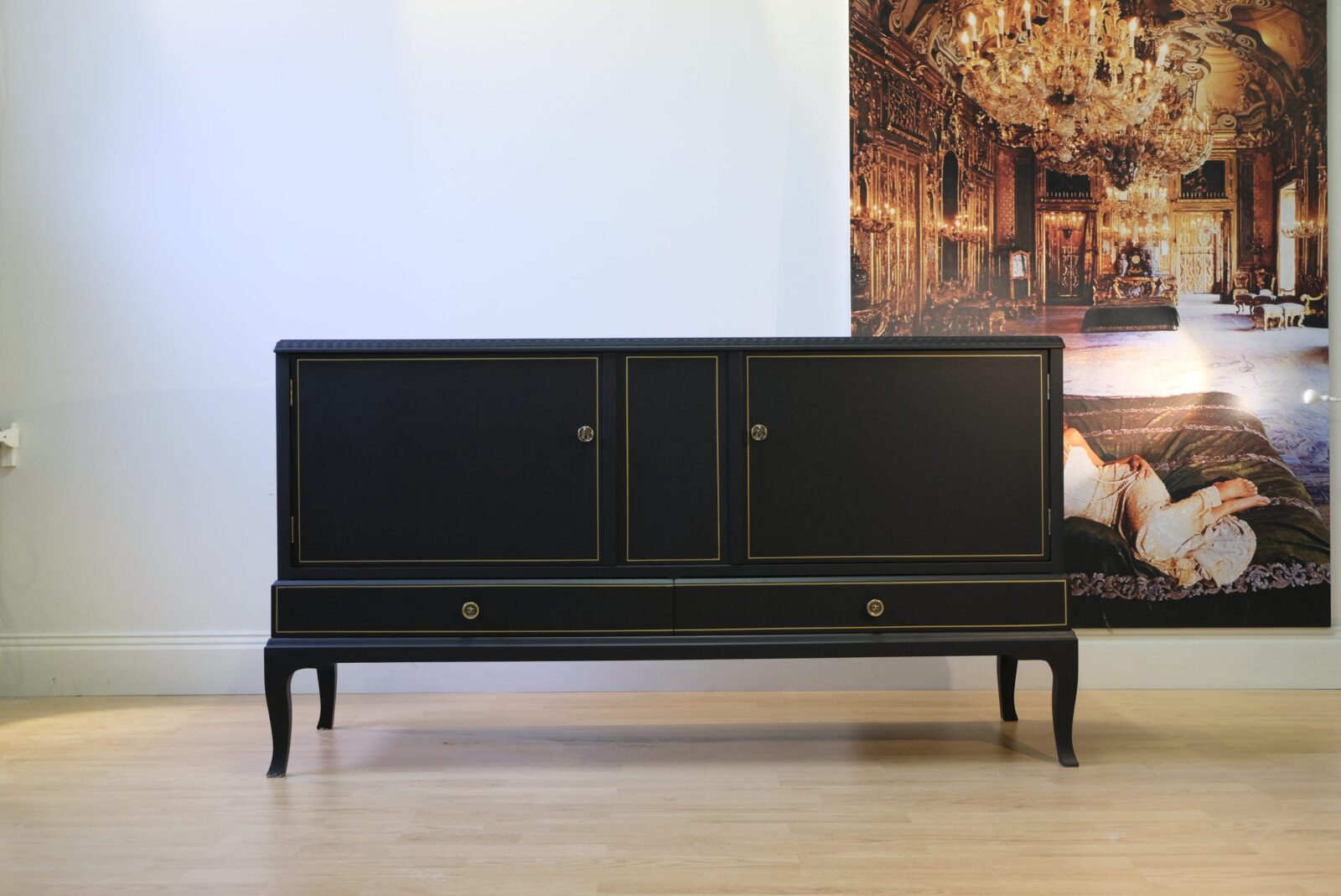 Sideboard schwarz samtmatt mit Gold – Art déco, 1935