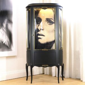 Vitrine schwarz matt – Louis-seize, restauriert