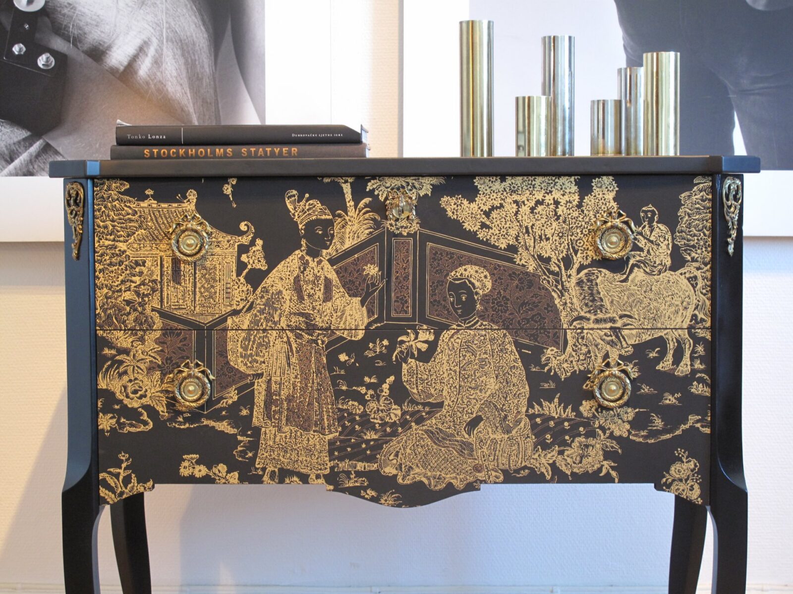 byra-Gustavian_3 Kommode schwarz mit Blattgold – gustavianisch, Chinoiserie