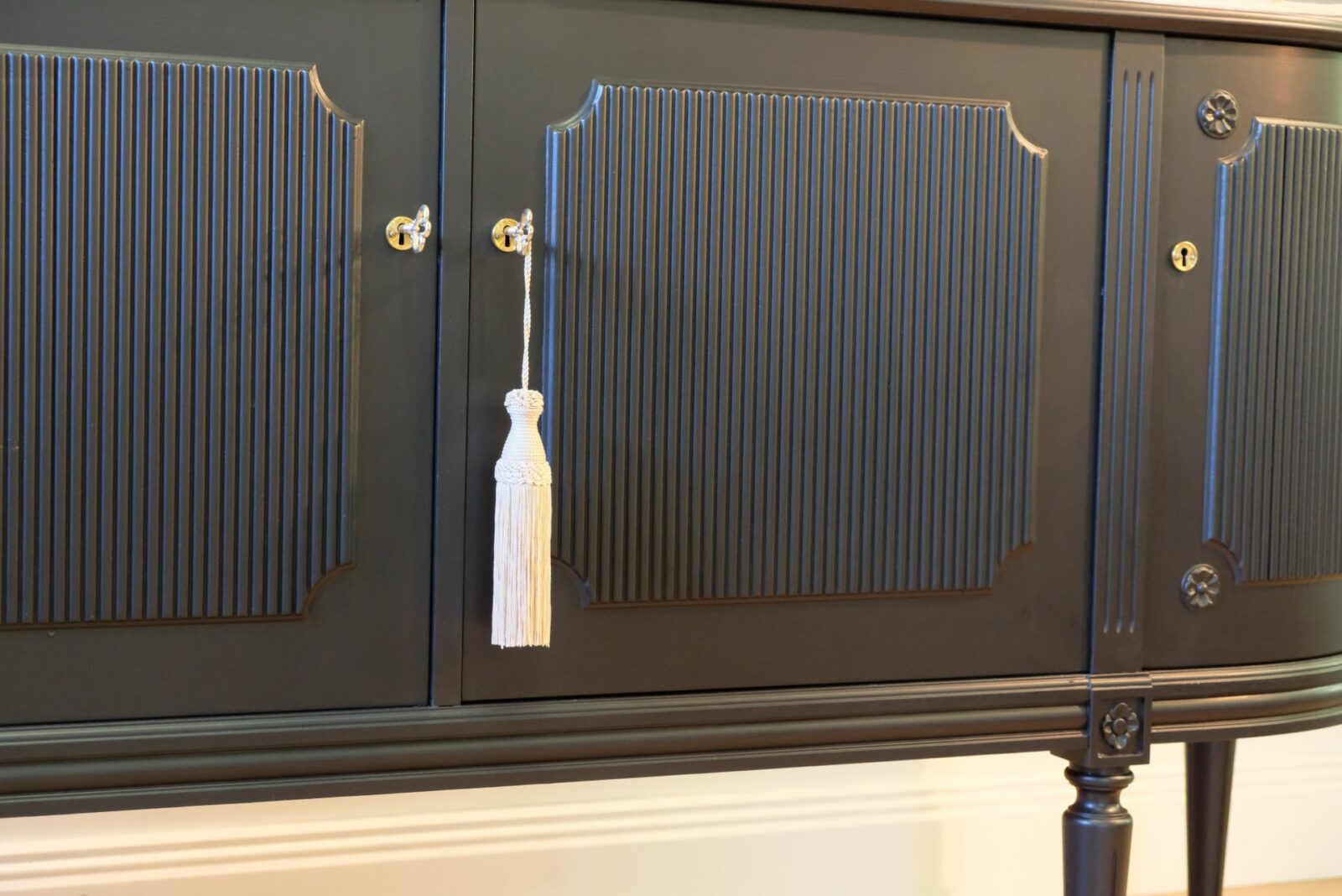 Sideboard schwarz – gustavianisch, 1960er