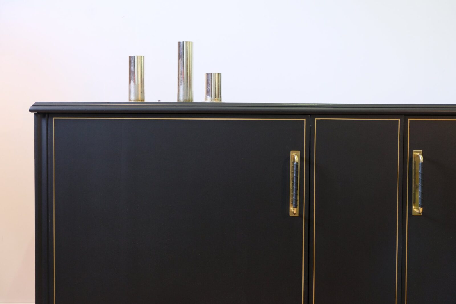 sideboard-594.1_f Sideboard schwarz mit Goldrahmen – antik, um 1930