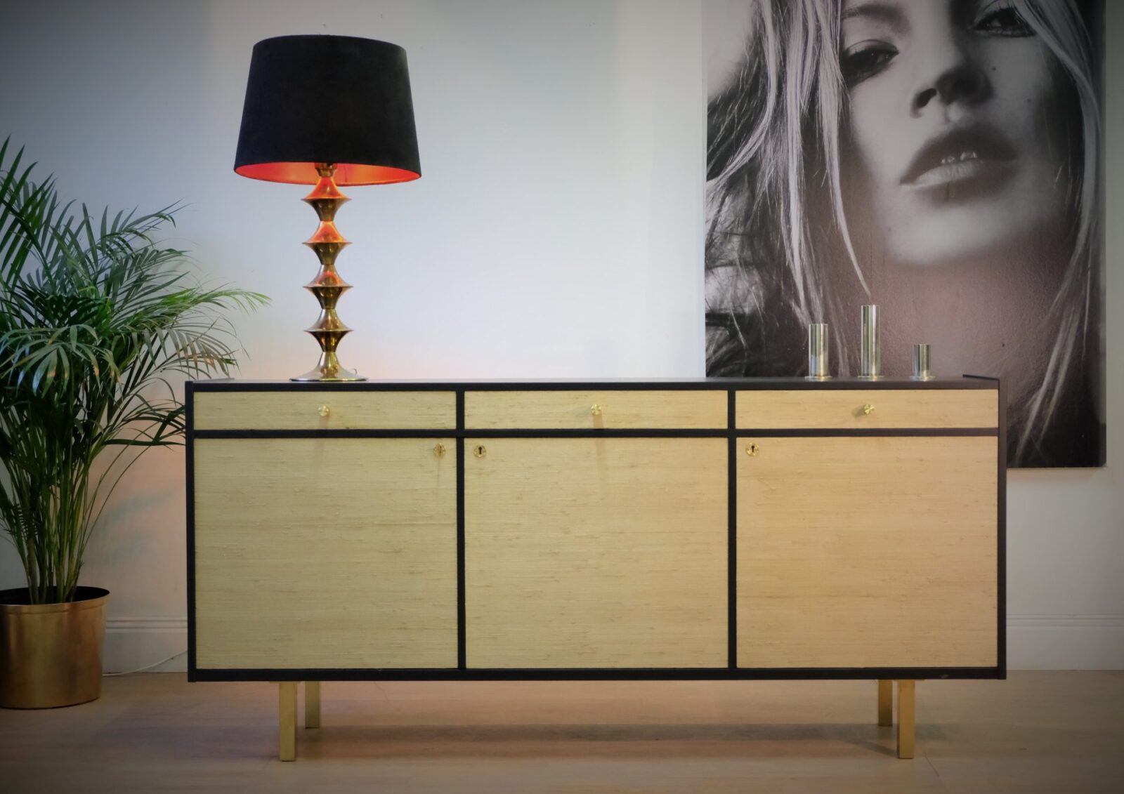 Sideboard schwarz mit Seegras – Vintage, 1960er