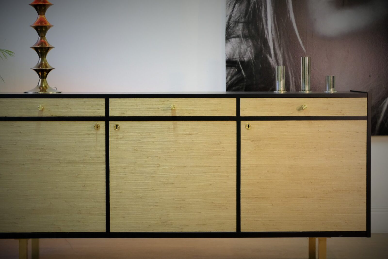 Sideboard schwarz mit Seegras – Vintage, 1960er
