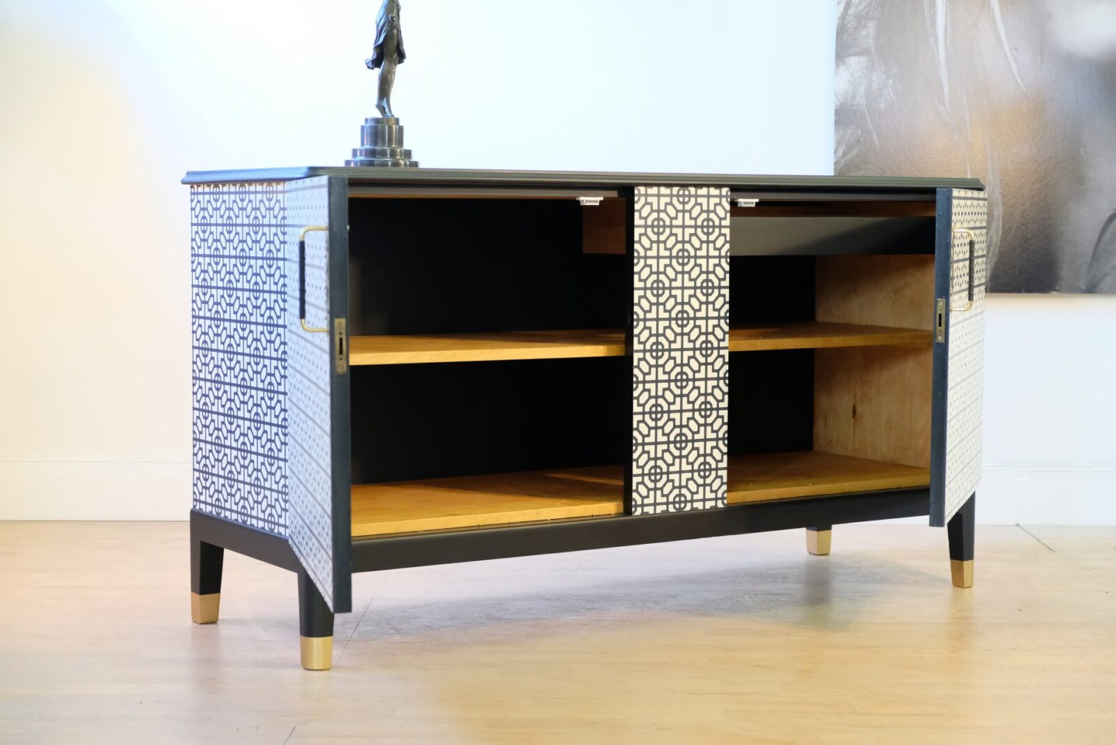sideboard-600.2_f Sideboard schwarz-weiß grafisch – Art déco, um 1930