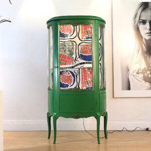 Vitrine grün – gustavianisch, Josef-Frank-Motiv